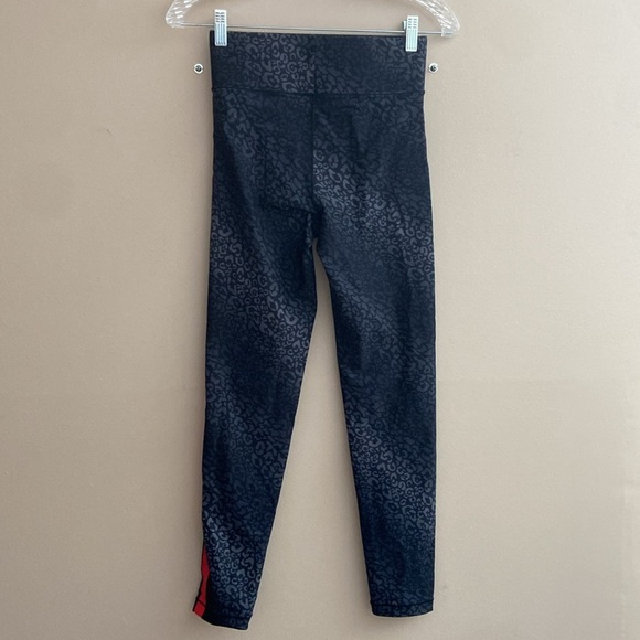 ALL ACCESS- SET Audio Leggings and Front Row Bra In Snow Leopard Multi - Picture 10 of 12